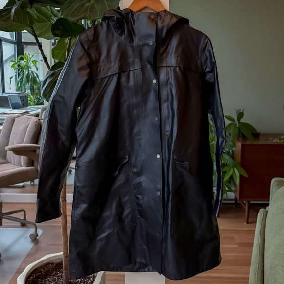 lululemon athletica Jackets & Blazers - Lululemon heavy-duty raincoat